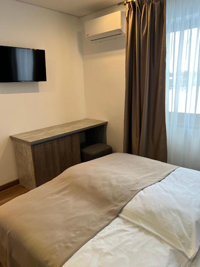 Loft wood Hotel Moekatsjeve Buitenkant foto