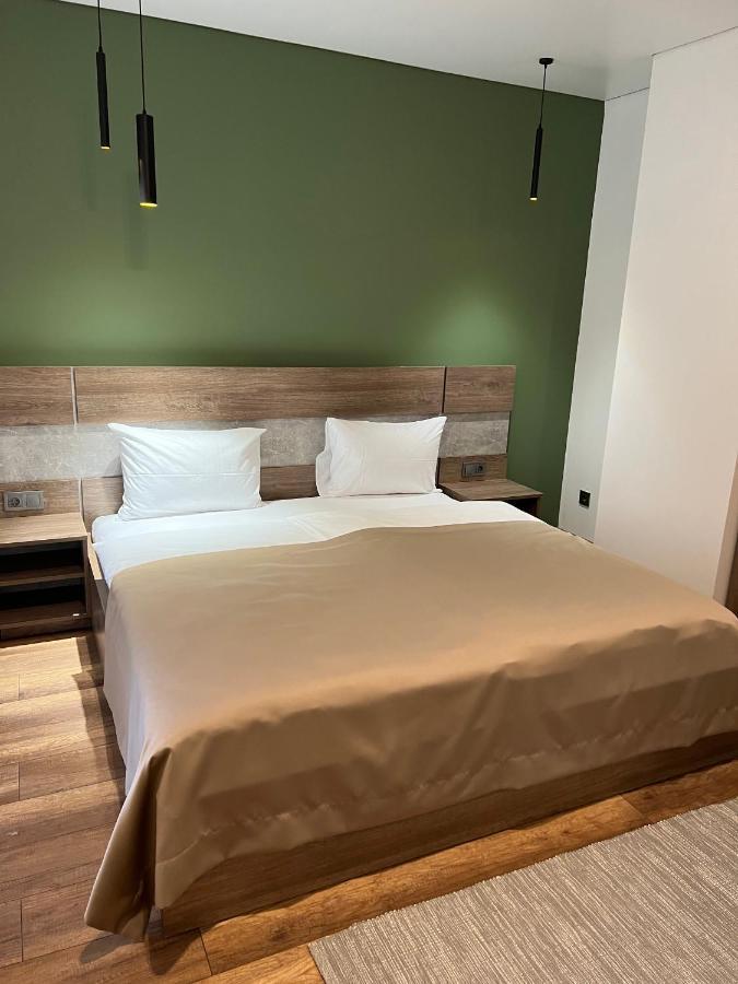 Loft wood Hotel Moekatsjeve Buitenkant foto