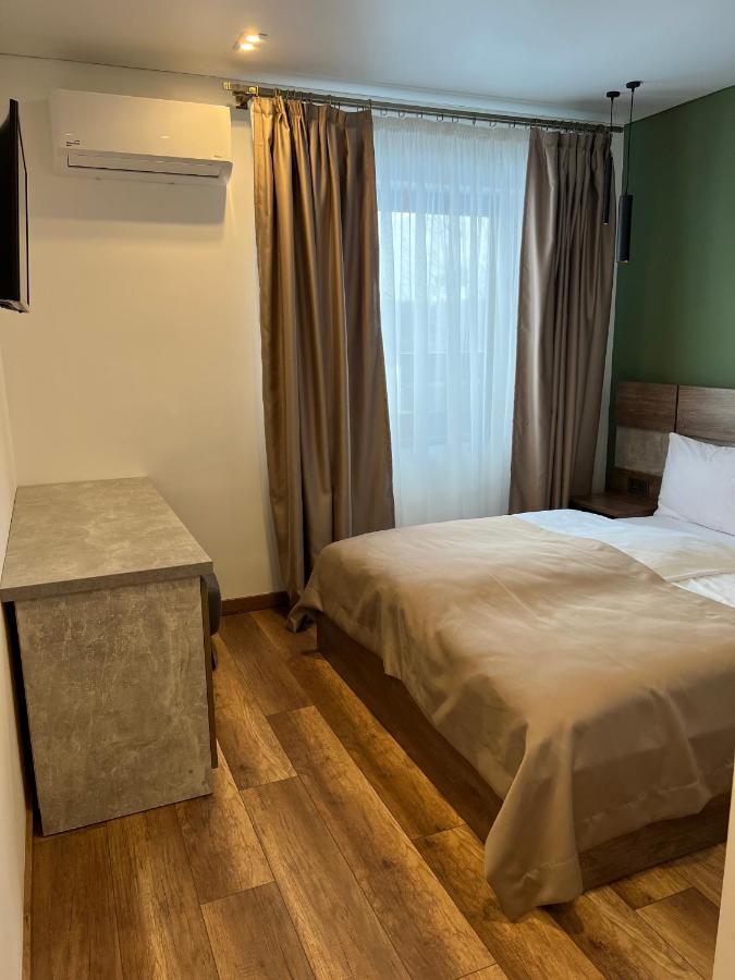 Loft wood Hotel Moekatsjeve Buitenkant foto