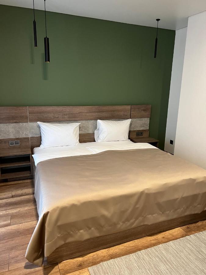 Loft wood Hotel Moekatsjeve Buitenkant foto
