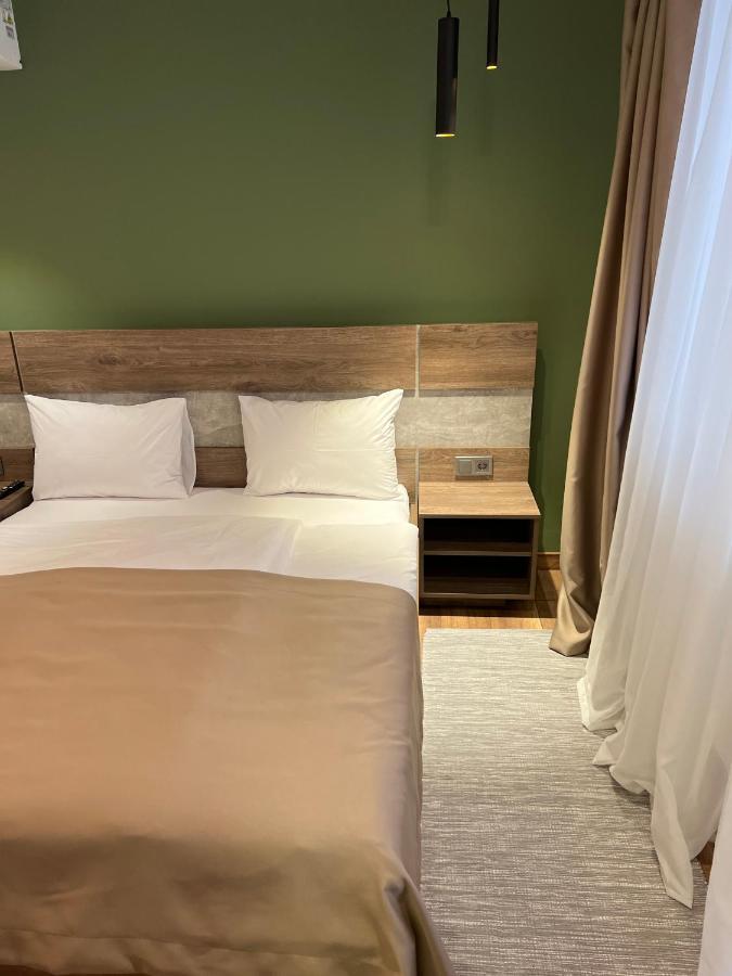 Loft wood Hotel Moekatsjeve Buitenkant foto