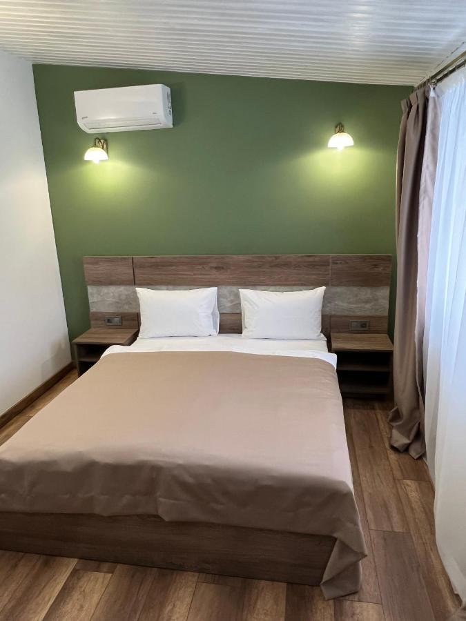 Loft wood Hotel Moekatsjeve Buitenkant foto