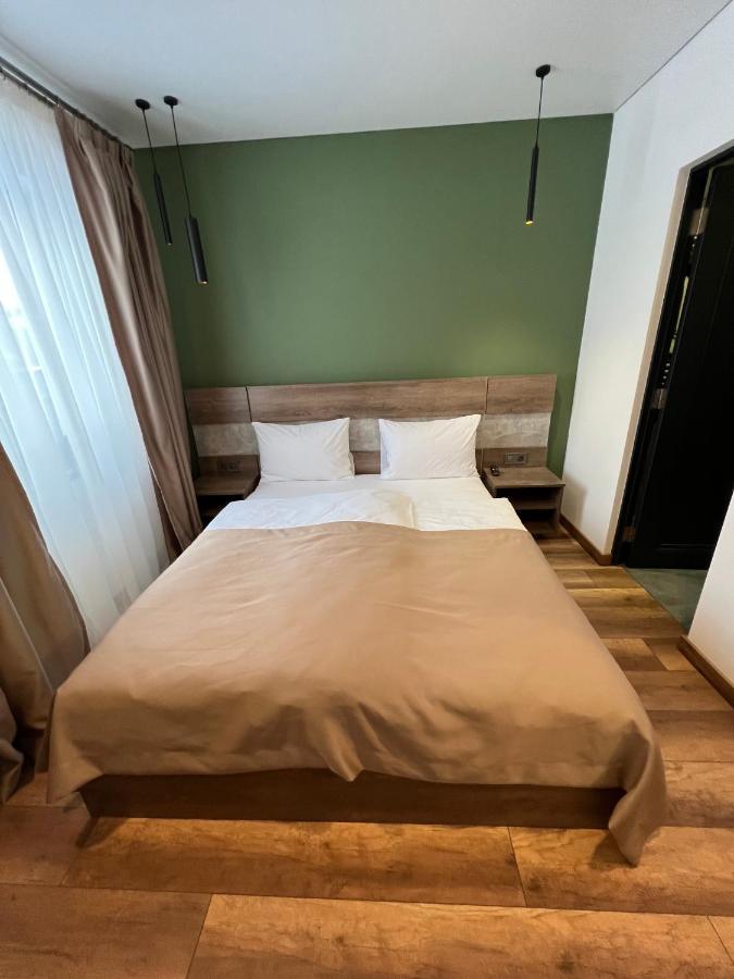 Loft wood Hotel Moekatsjeve Buitenkant foto