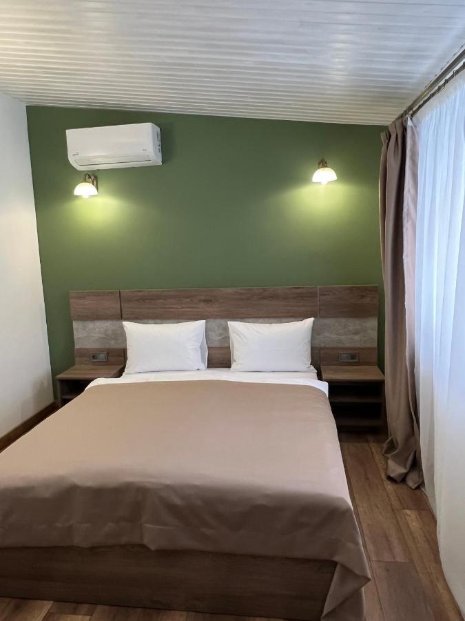 Loft wood Hotel Moekatsjeve Buitenkant foto