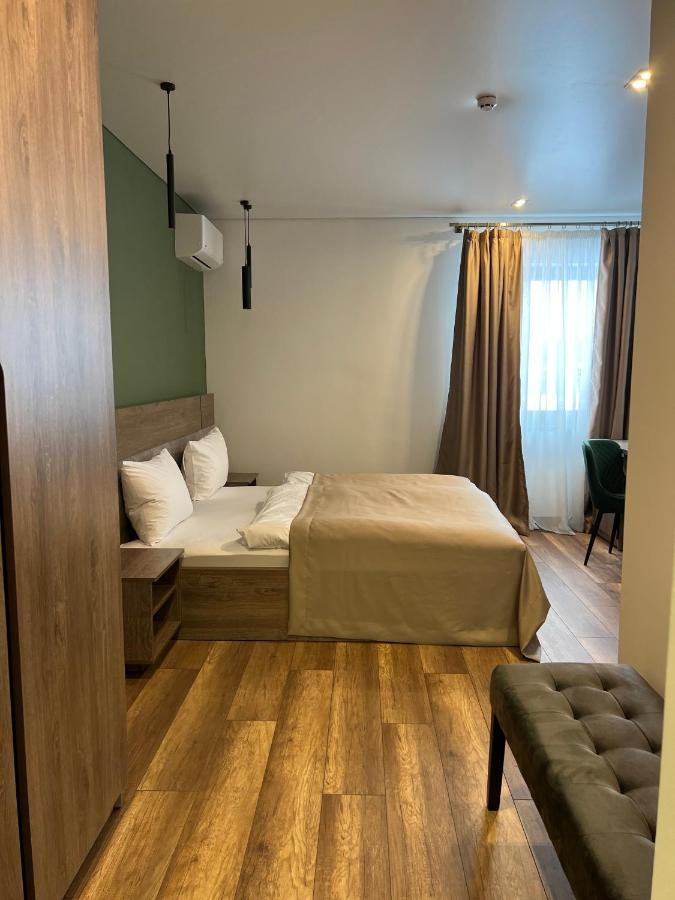 Loft wood Hotel Moekatsjeve Buitenkant foto