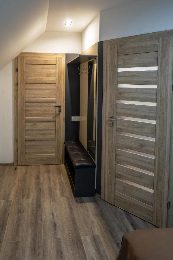 Loft wood Hotel Moekatsjeve Buitenkant foto