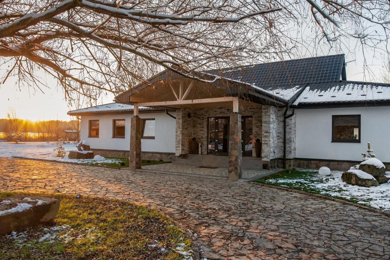 Loft wood Hotel Moekatsjeve Buitenkant foto